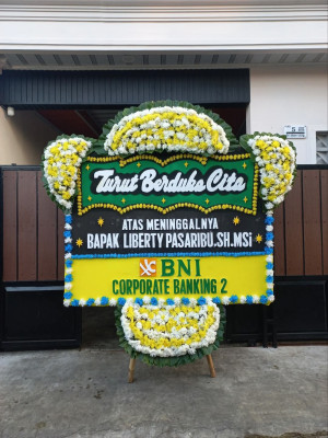 Papan Bunga Duka di Teluk Terate