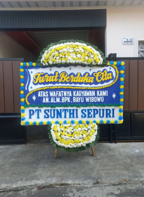 Papan Bunga Duka di Teluk Terate