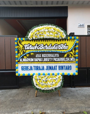 Papan Bunga Duka di Teluk Terate