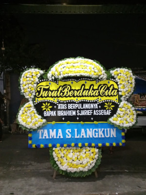 Papan Bunga Duka di Teluk Terate