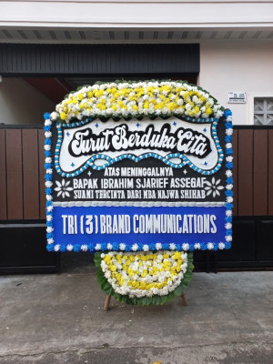 Papan Bunga Duka di Teluk Terate